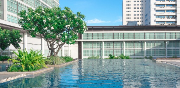 about-our-bangkok-city-hotel-best-swimming-pool-in-bangkok-2