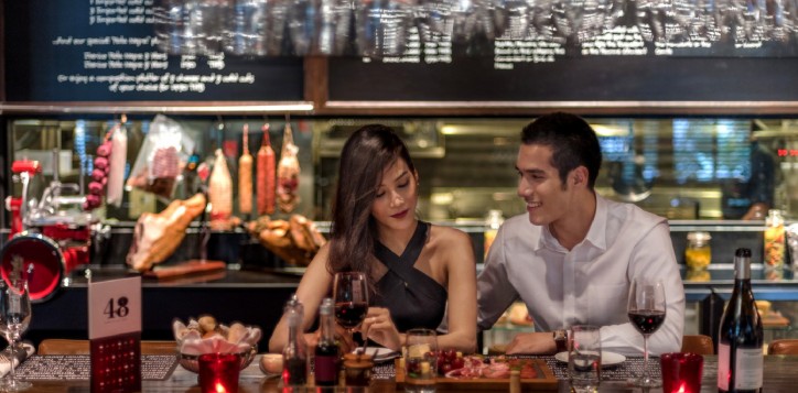 about-our-bangkok-city-hotel-extraordinary-bangkok-nightlife-hotel-2