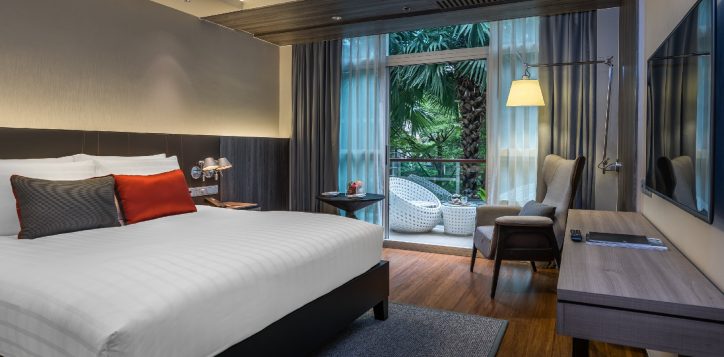 bangkok-city-hotel-deluxe-balcony-full1-2