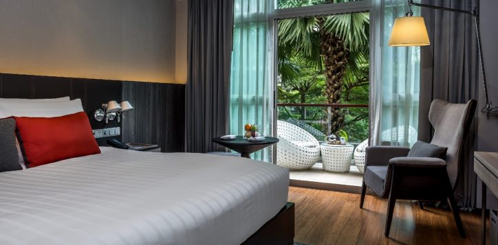 bangkok-city-hotel-deluxe-balcony-full-5