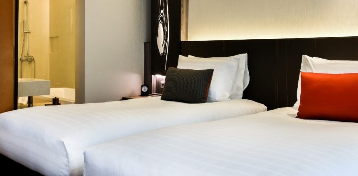 bangkok-city-hotel-deluxe-room-1-2