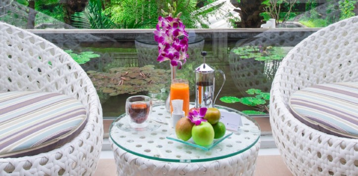 room-suites-deluxe-background3-2