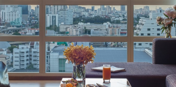 room-suites-suite-background-2