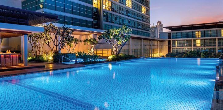 swimming-pool-in-bangkok-2