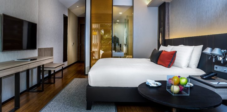 rooms-suites-deluxe-balcony-2