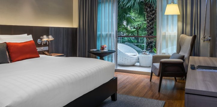 deluxe-room-with-balcony-2