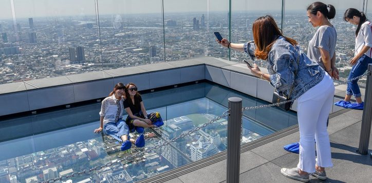 mahanakhon-skywalk-2